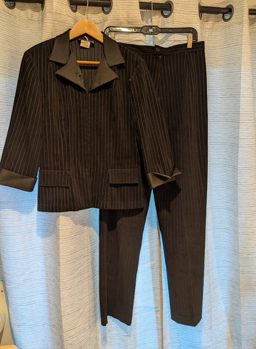 Classic Vintage Black Pinstripe Women's Suit Jacket & Pants -11/12